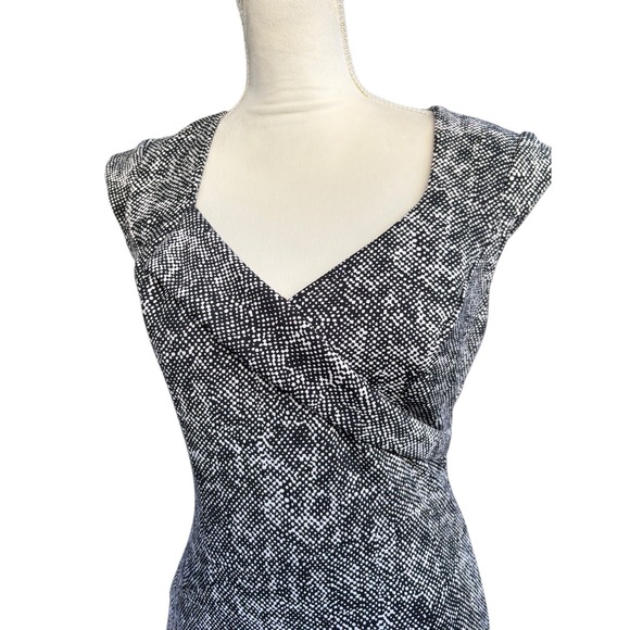 White House Black Market Black White Abstract Cap Sleeve Faux Wrap Dress - 4 - Picture 4 of 10